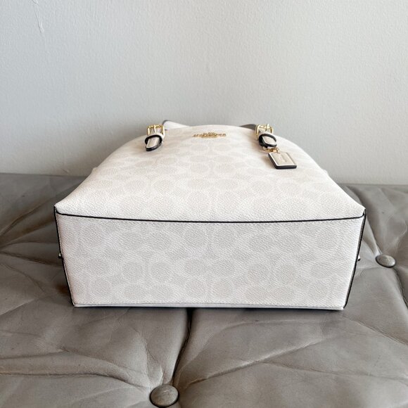 Coach CV965 Mollie Tote Bag 25 In Signature Canvas IN White/Chalk - Picture 5 of 10